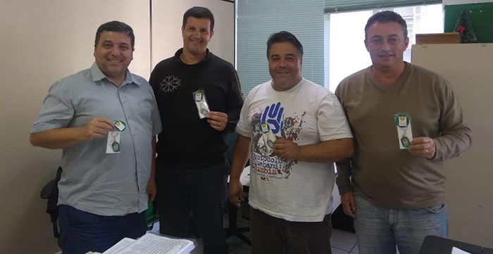 Os colaboradores que são pais receberam um chaveiro personalizado de presente