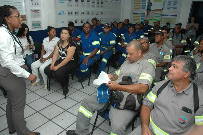 À esq.: a enfermeira Kizzani Silva