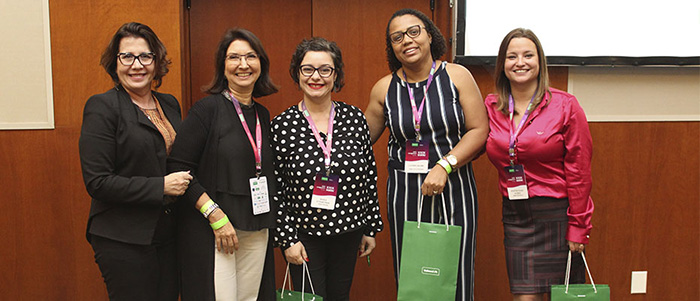 A coordenadora do Serviço de Controle de Infecção Hospitalar da Unimed Petrópolis Jeniffer Roque Alonso foi uma das palestrantes do Congresso de Recursos Próprios.