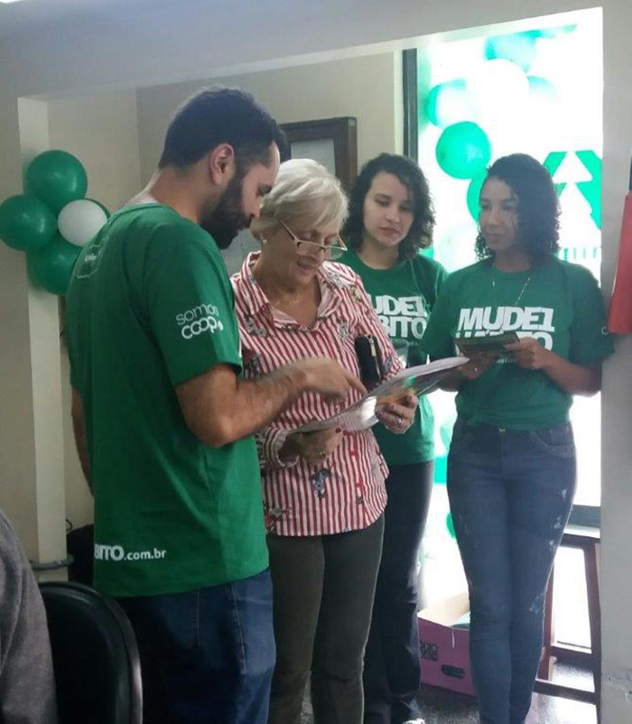 Dia do Cliente foi comemorado em Petrópolis com dicas da campanha Mude 1 Hábito