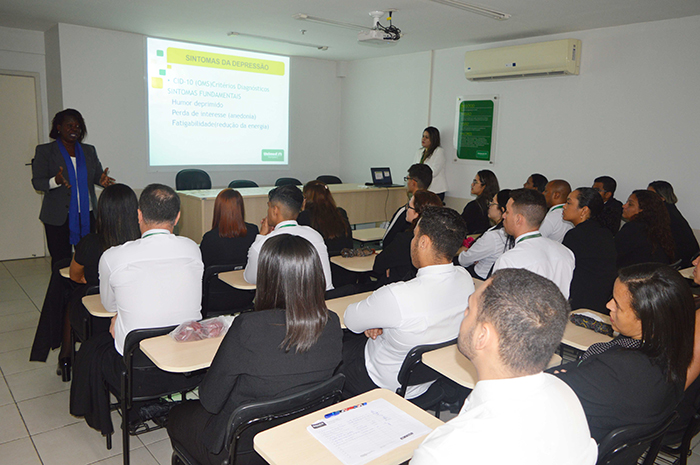 A psicóloga Maria das Dores destaca os principais fatores que levam à depressão