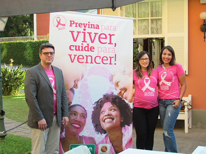 A equipe do Serviço de Oncologia do Hospital Unimed Petrópolis prestigiou o evento de lançamento