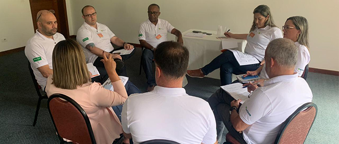 Equipe da Unimed Nova Iguaçu unida planejando os próximos passos da cooperativa 