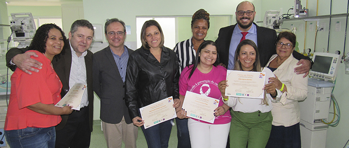 TODA EQUIPE DA UTI NEONATAL FOI HOMENAGEDA PELA DIREÇÃO DA UNIMED PETRÓPOLIS