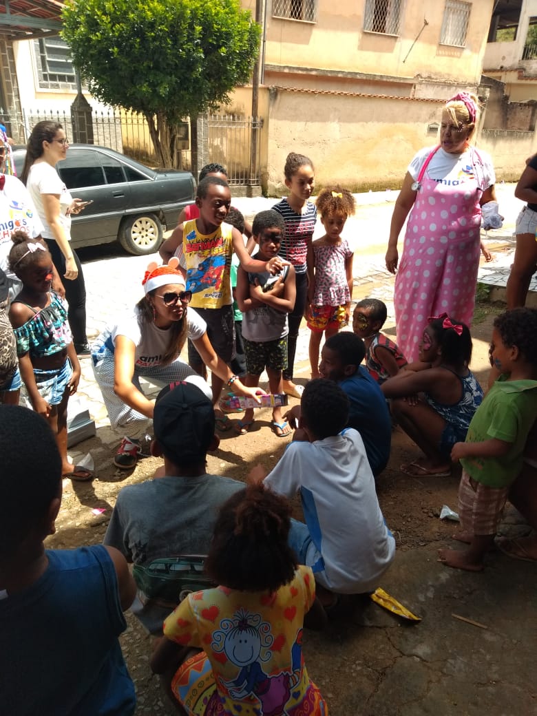 O evento contou com diversas brincadeiras e atividades para crianças 