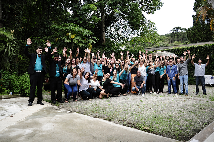 Setores administrativos da Unimed Nova Friburgo reunidos na comemoração dos 45 anos 