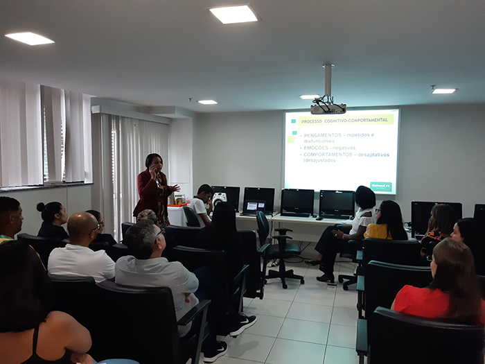 Várias profissionais do Centro de Atendimento Multidisciplinar Unimed ministraram a ação 