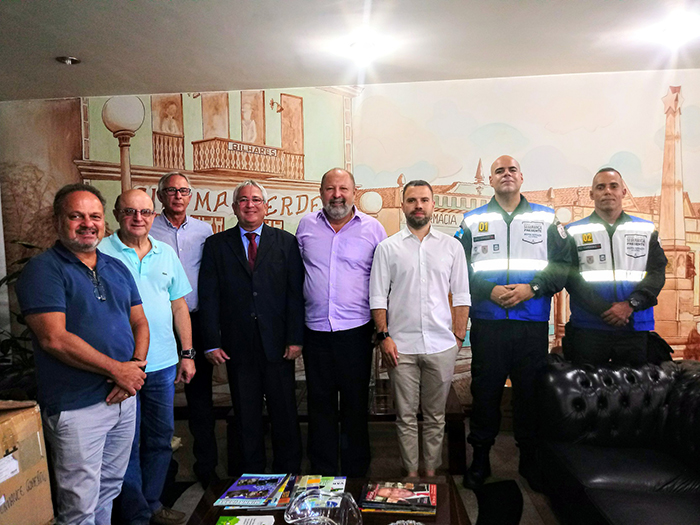 Escola Professor Murilo Braga (à esq.), Programa Segurança Presente (entrega realizada na sede da CDLNI), Hospital Geral de Nova Iguaçu e Colégio Municipal Professor Amazor Vieira Borges