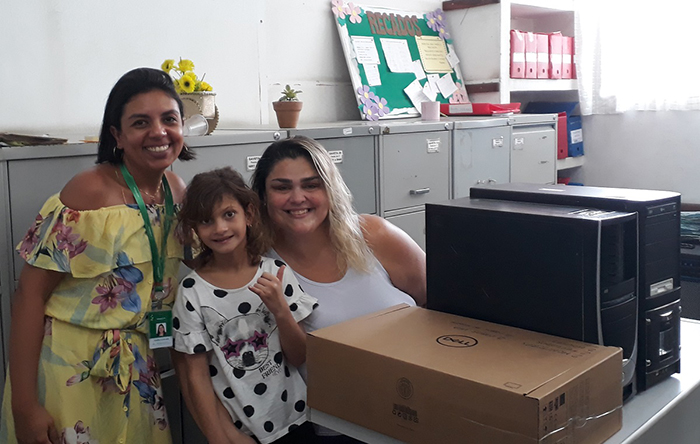 Escola Professor Murilo Braga (à esq.), Programa Segurança Presente (entrega realizada na sede da CDLNI), Hospital Geral de Nova Iguaçu e Colégio Municipal Professor Amazor Vieira Borges 