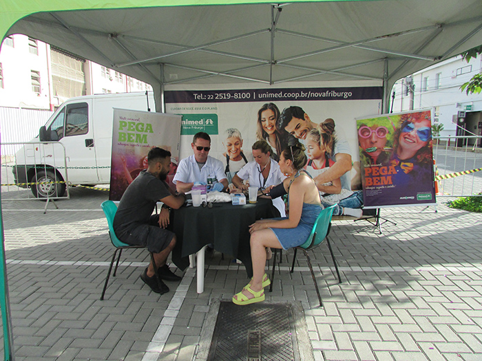 Atração principal do evento, a Banda dos 9 aos 90 garantiu o clima carnavalesco. 