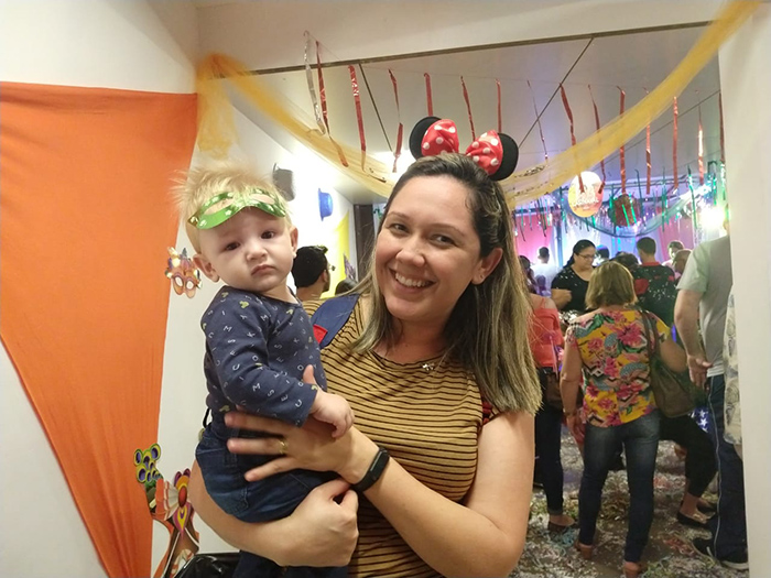 Mude 1 Hábito Carnaval 10 – A cliente Christiane Sarate levou o pequeno Bernardo para curtir a oficina de carnaval da Unimed Petrópolis. 