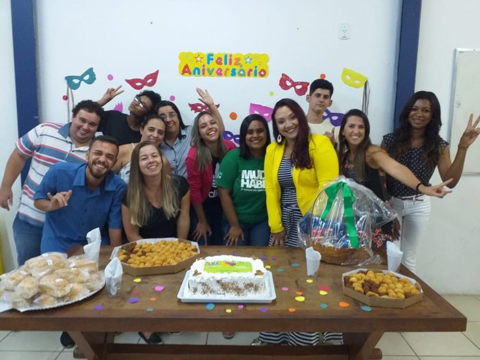 Aniversariantes do mês 3 – As equipes das sedes administrativas da Unimed Petrópolis durante a comemoração de aniversariantes do mês. 