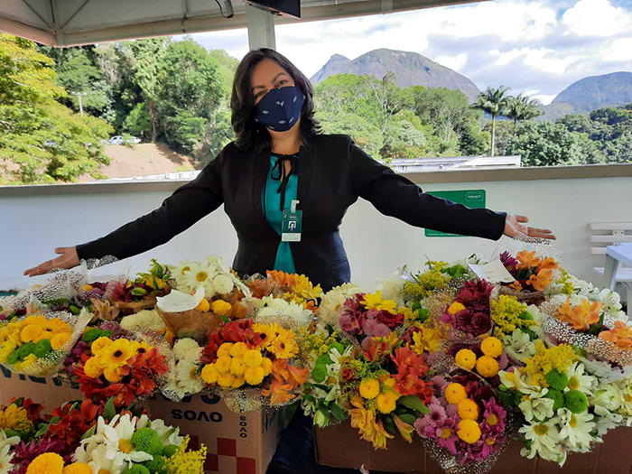 Uma singela homenagem com Flores de Nova Friburgo para nossas colaboradores mães