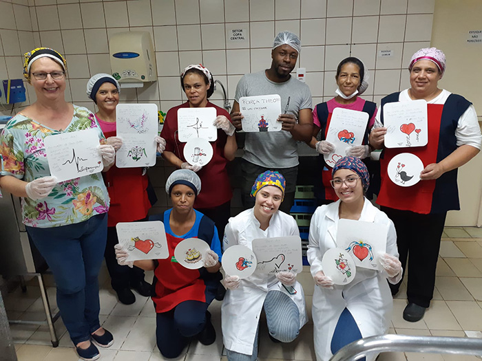  As marmitinhas personalizadas foram criadas pela equipe de nutrição e são destinadas a adultos e crianças internados