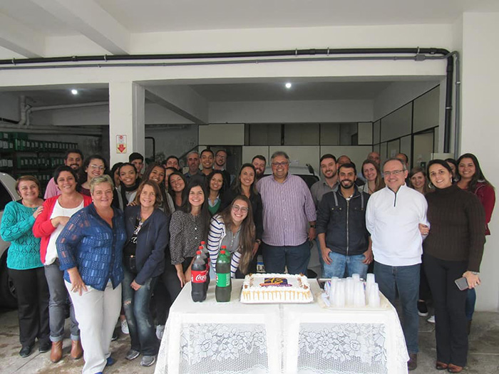 Em todas as unidades a Unimed comemorou com bolo junto as suas equipes.