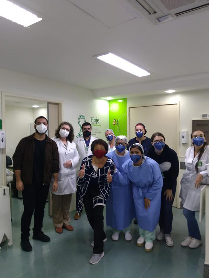 A equipe da oncologia celebrou cada vitória junto às pacientes