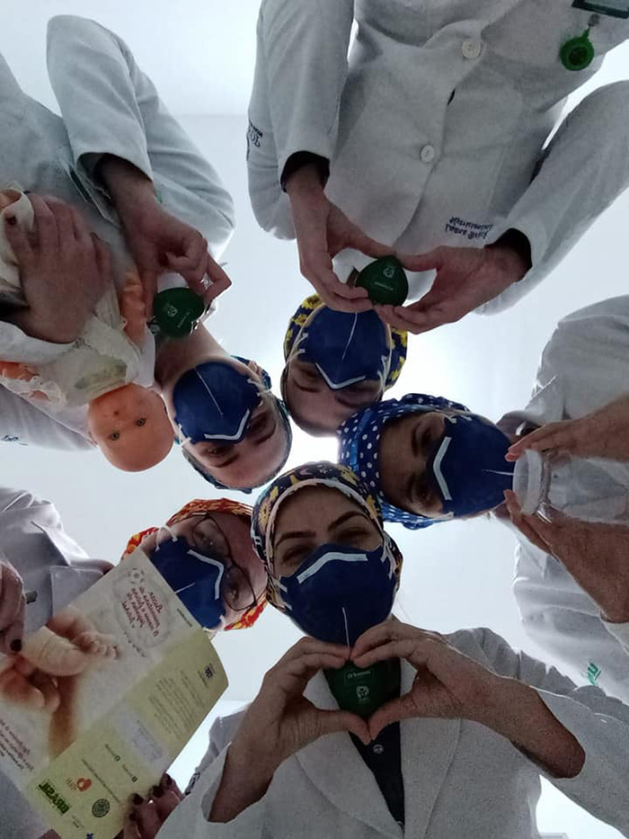 A equipe do Banco de leite do hospital comemoraram a data com distribuição de informações às pacientes