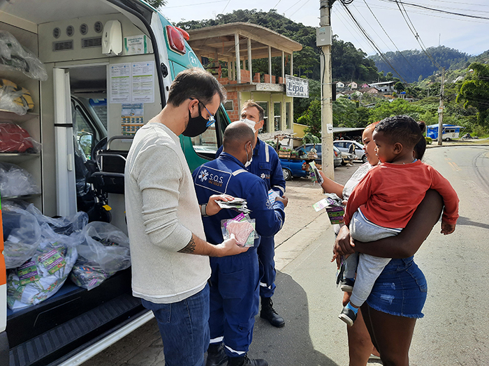  A entrega contou com adesão dos moradores e teve o objetivo de incentivar e orientar o uso adequado das máscaras