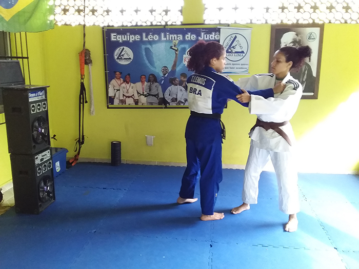 Thayane (à esq.) e Thayná treinam juntas diariamente para manutenção do condicionamento físico