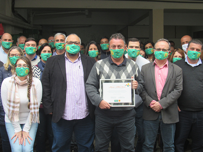 Colaborador Marquinhos comemorou 40 anos ao lado da Direção e colaboradores da Unimed Petrópolis