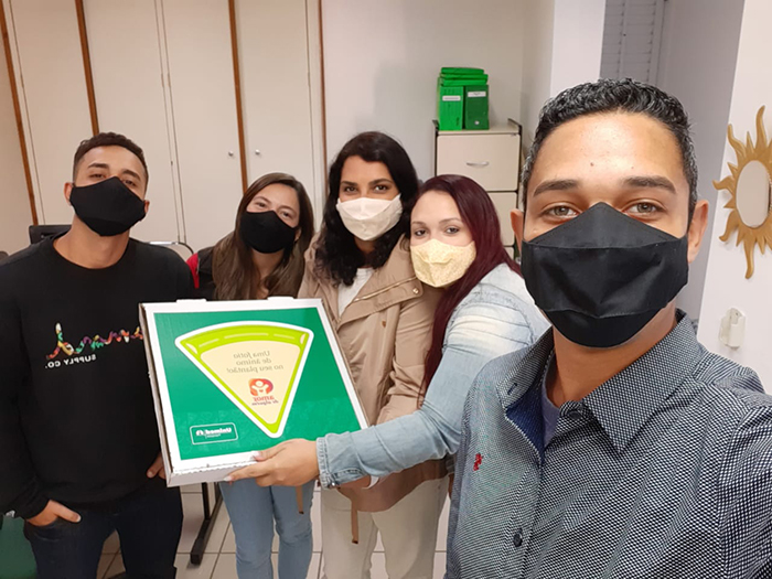 As sedes administrativas ganharam pizzas para o lanche dos colaboradores